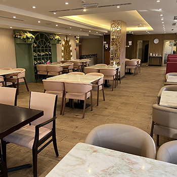 Sittområde på Aaima Kitchen restaurang i Borlänge